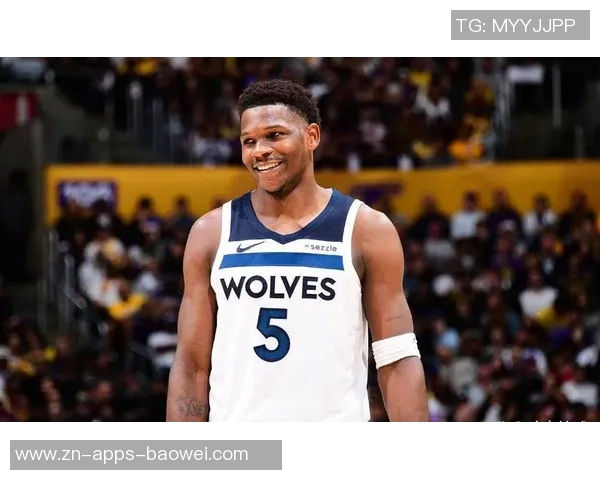 爱德华兹上半场表现平平15投6中三分仅1中收获17分1板2助