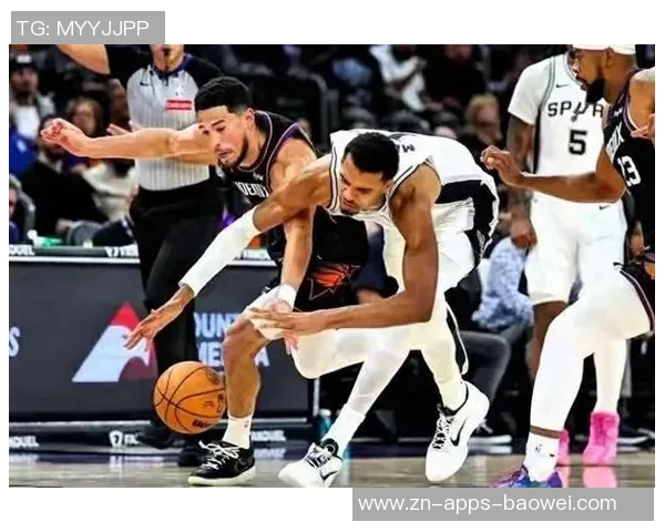 布克半场表现分析:进攻欲望强烈却命中率低贡献15分4板3助正负值高达22 布克半场表现分析:进攻欲望强烈却命中率低贡献15分4板3助正负值高达22